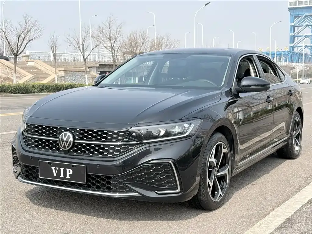 Volkswagen Passat — фото 1