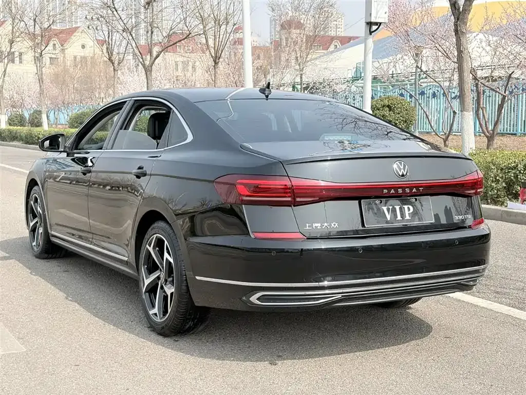 Volkswagen Passat — фото 7