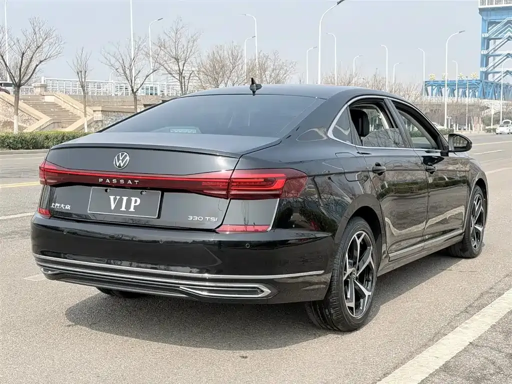 Volkswagen Passat — фото 3