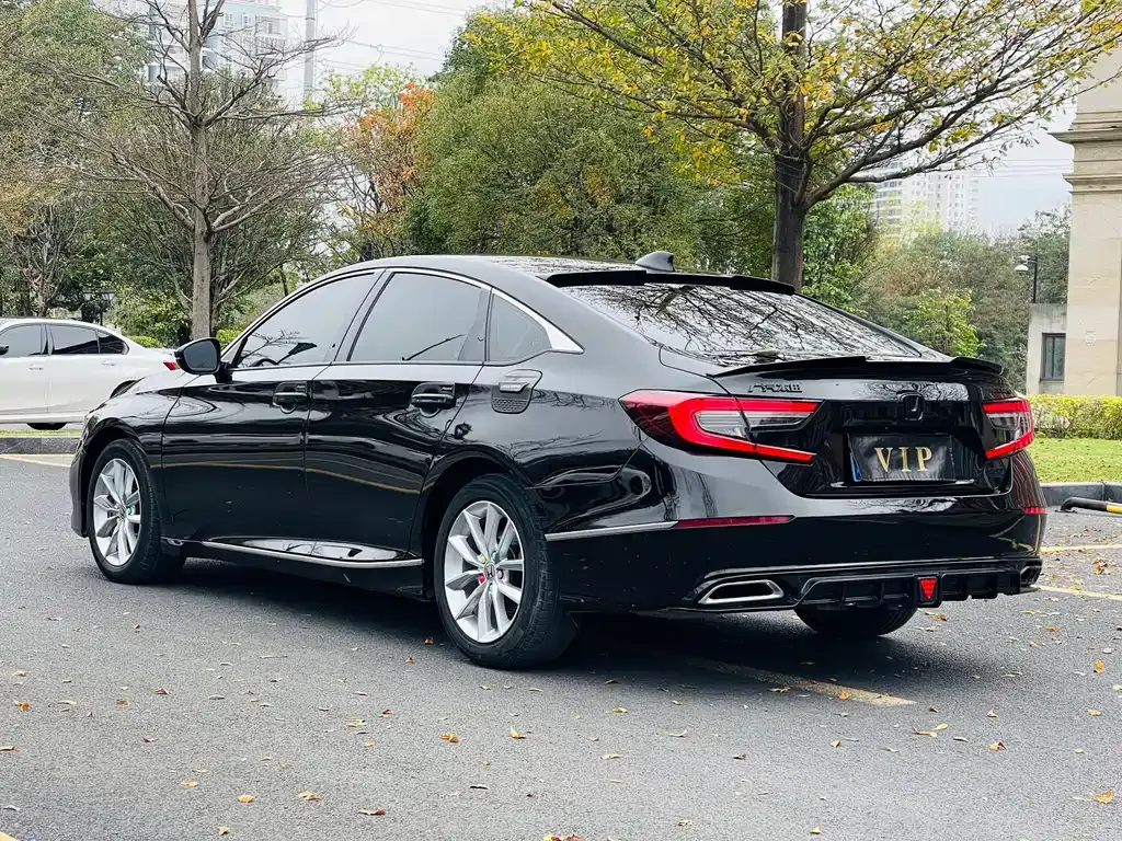 Honda Accord — фото 9