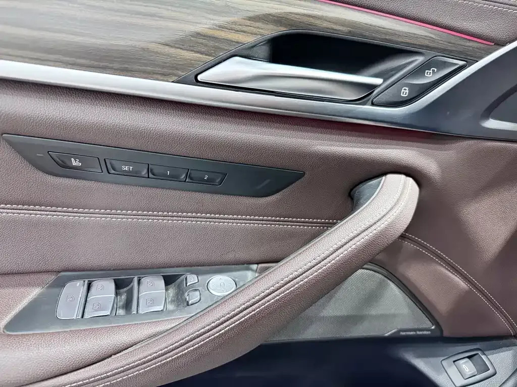BMW 5 Series — фото 10