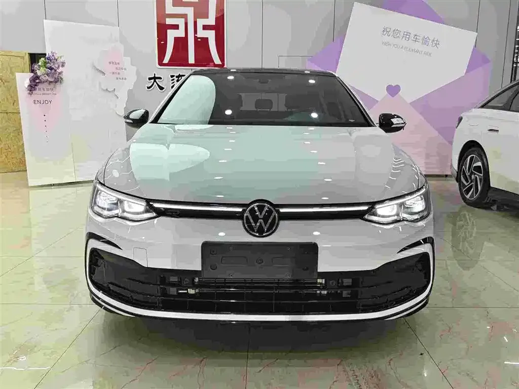 Volkswagen Golf 2023 из CN, фото 1