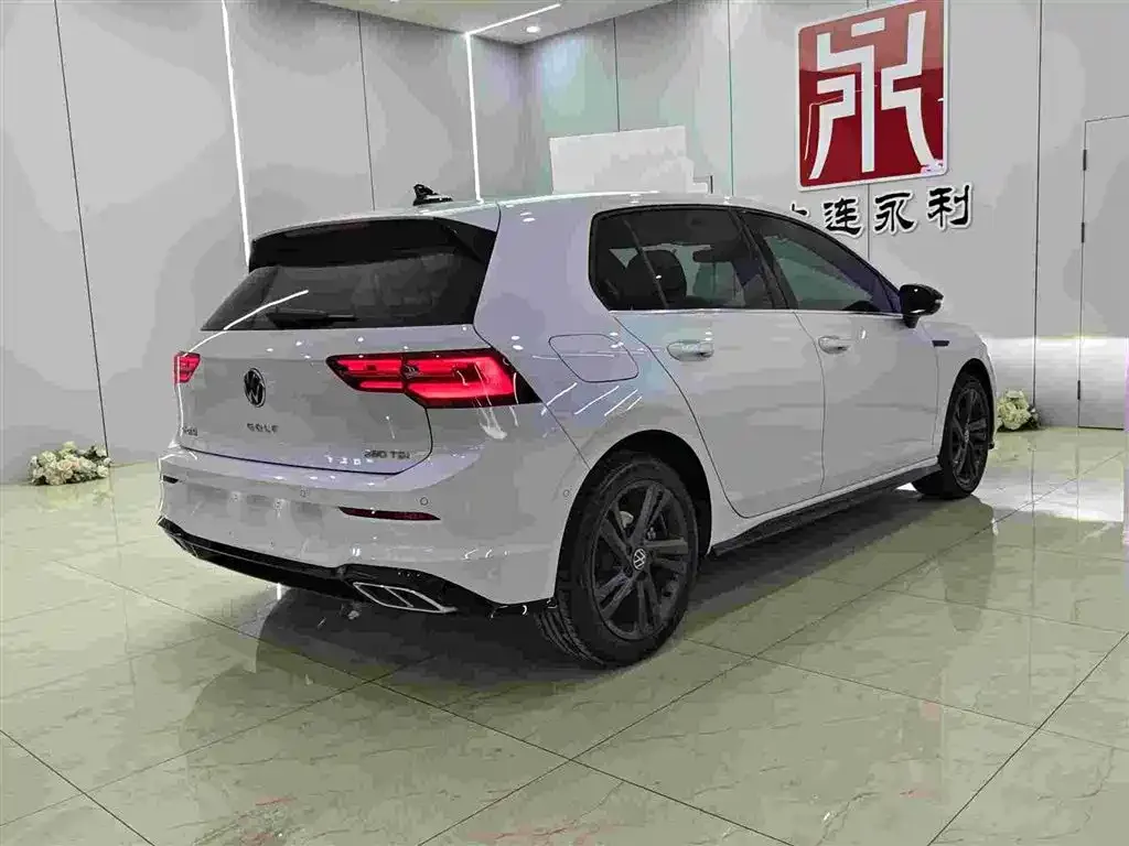 Volkswagen Golf 2023 из CN, фото 2