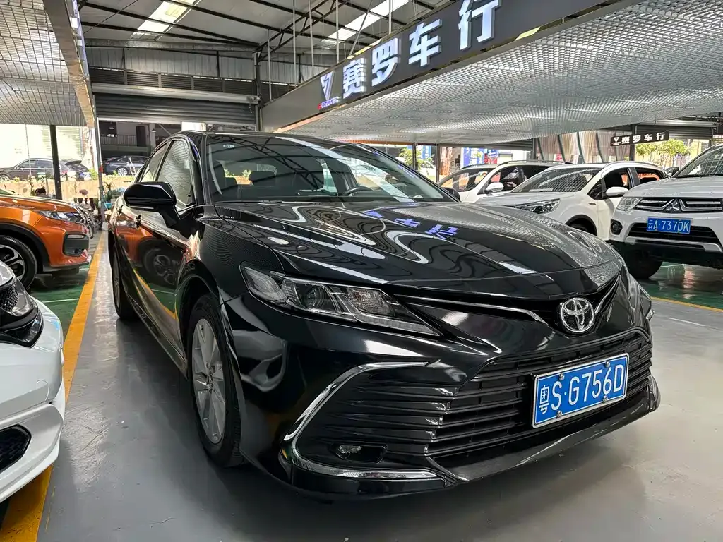Toyota Camry — фото 5