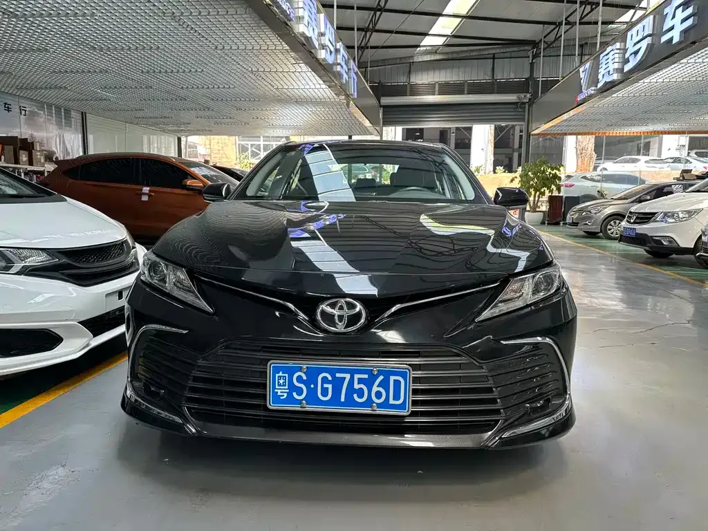 Toyota Camry — фото 3