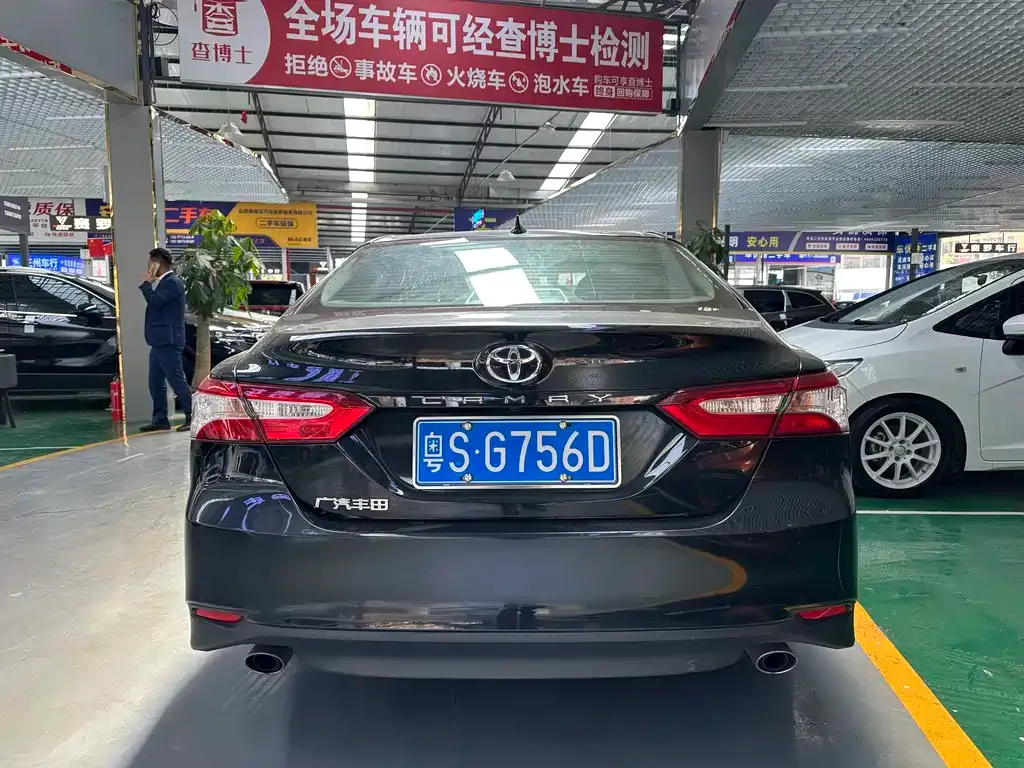 Toyota Camry — фото 8