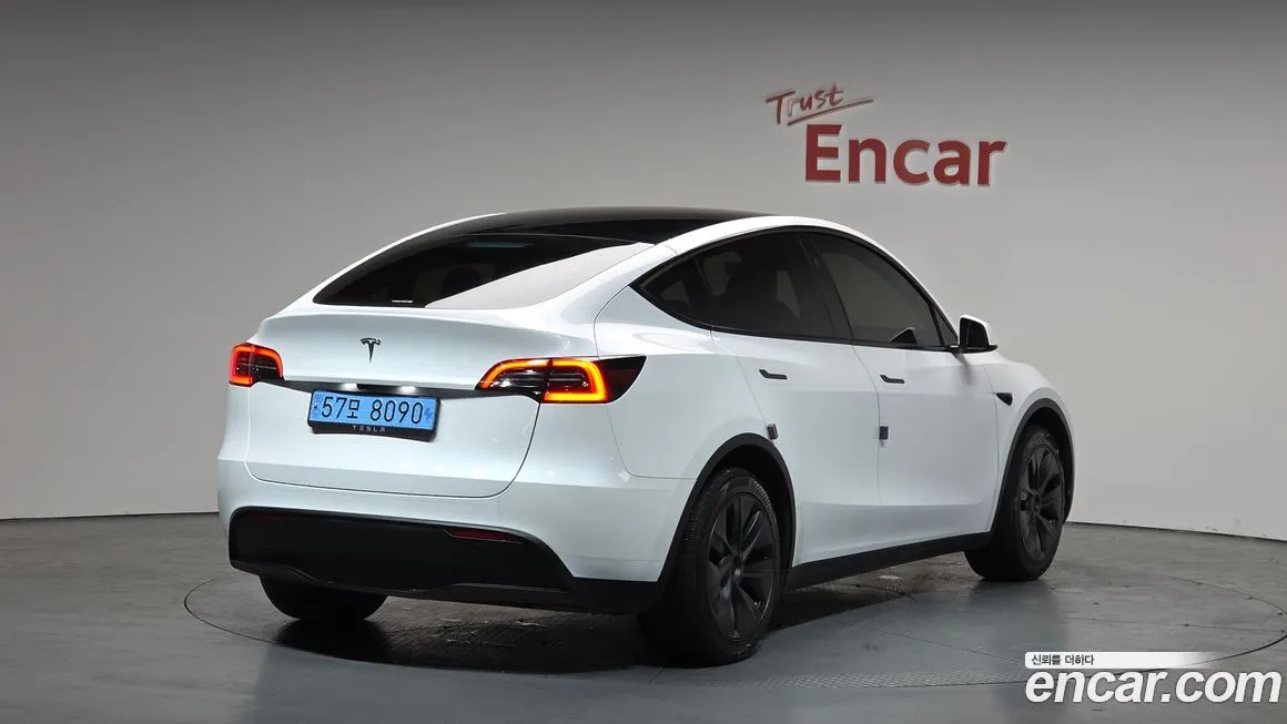 Tesla Model Y — фото 4