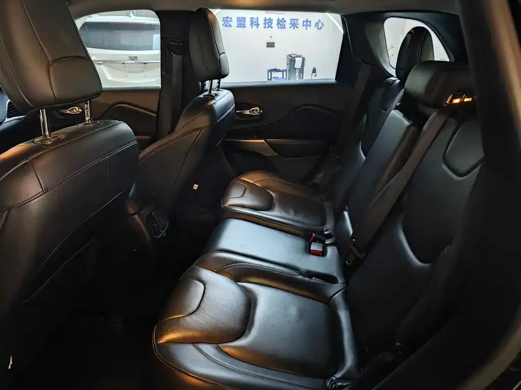 Jeep Cherokee 2021 из CN, фото 2