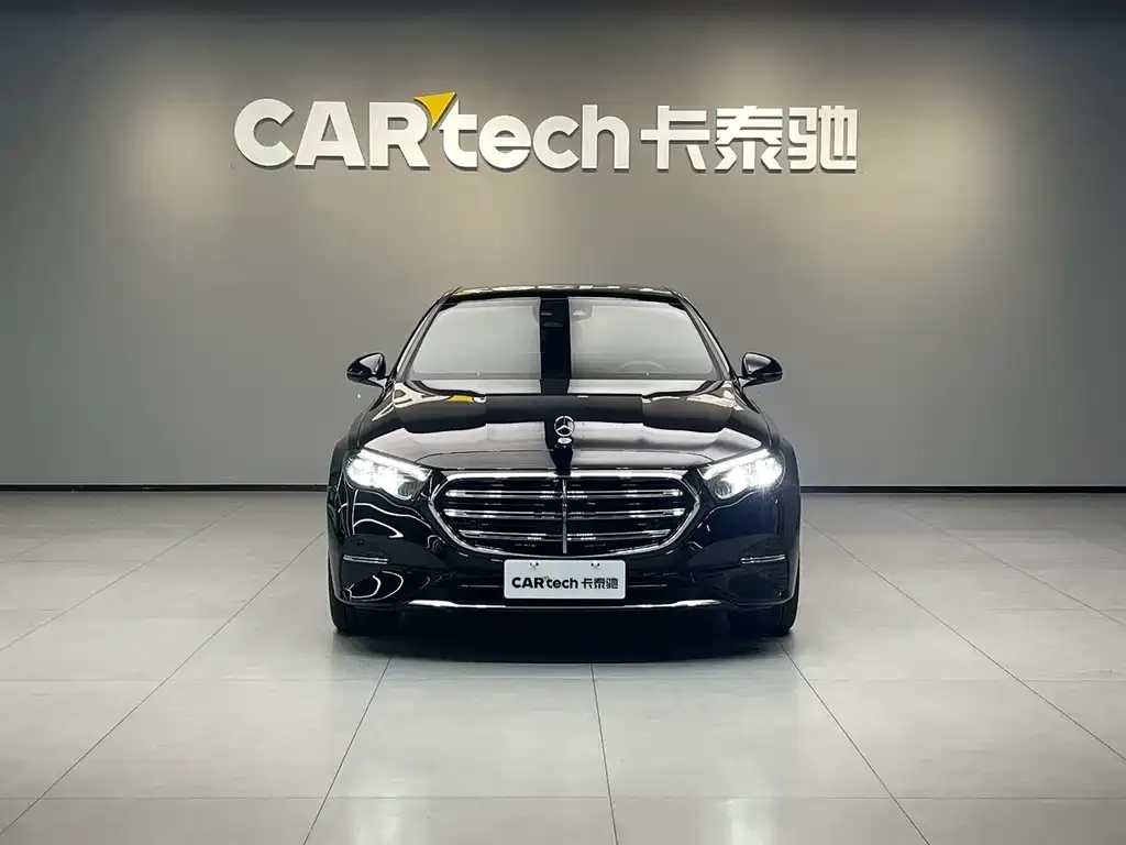 Mercedes-Benz E-Class — фото 1
