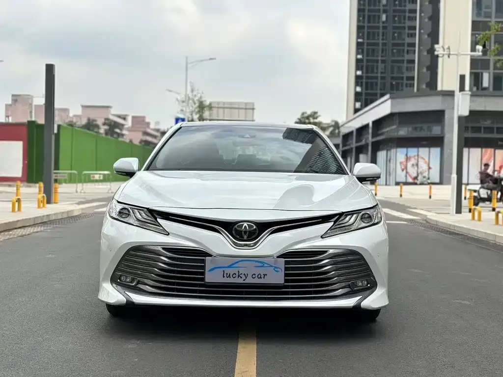 Toyota Camry — фото 4