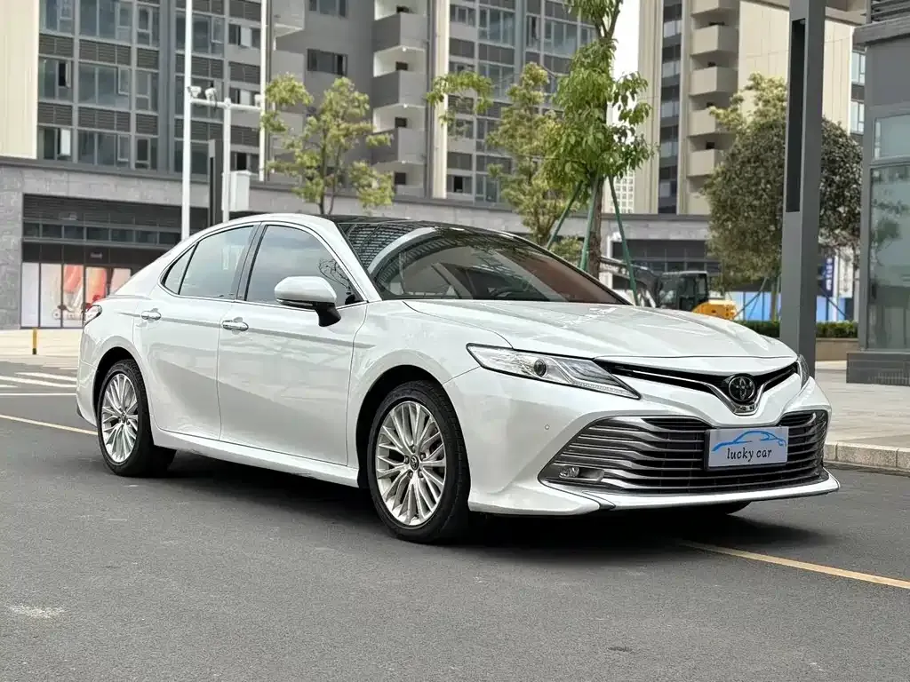 Toyota Camry — фото 10