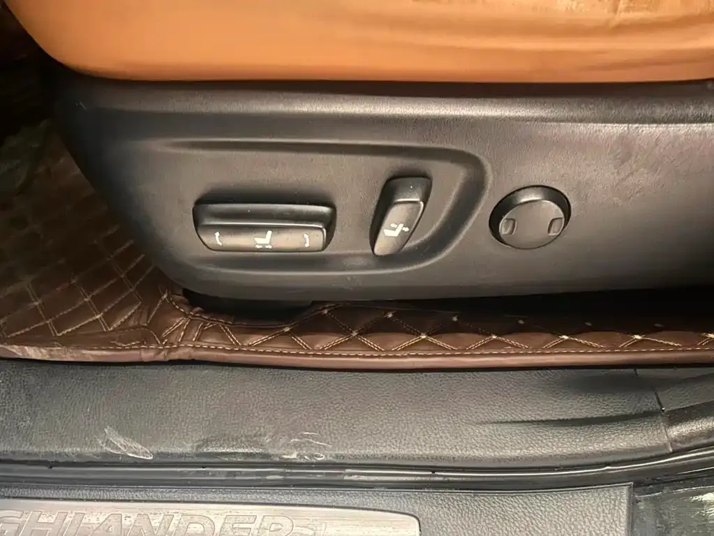 Toyota Highlander — фото 4