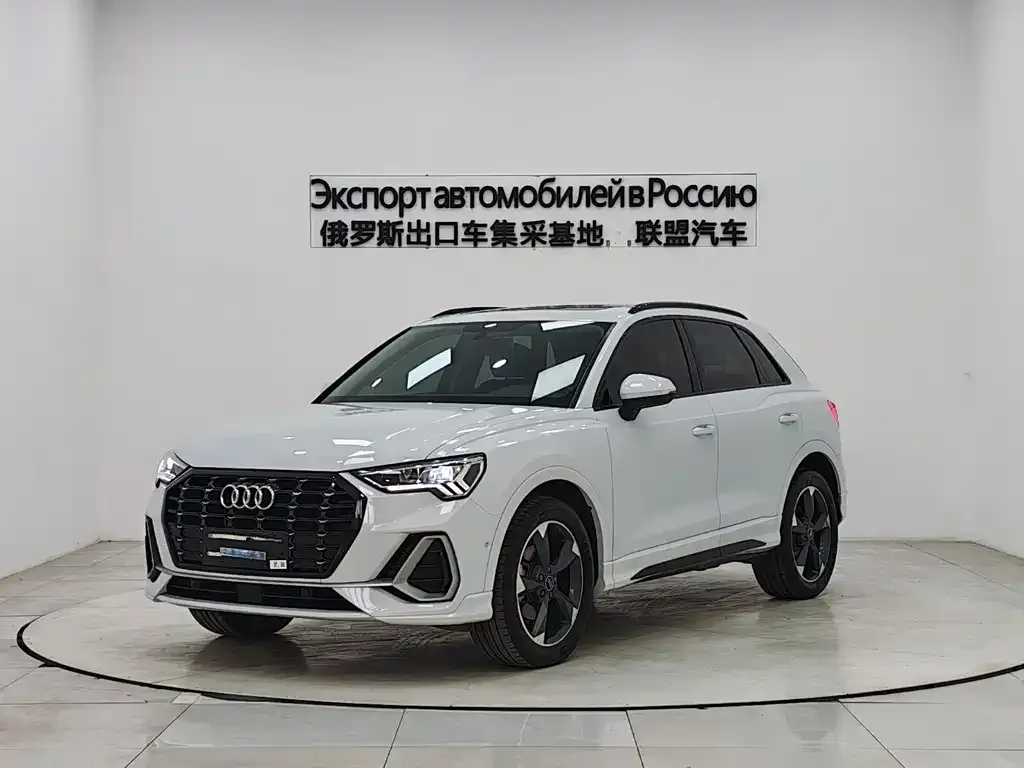 Audi Q3 — фото 1