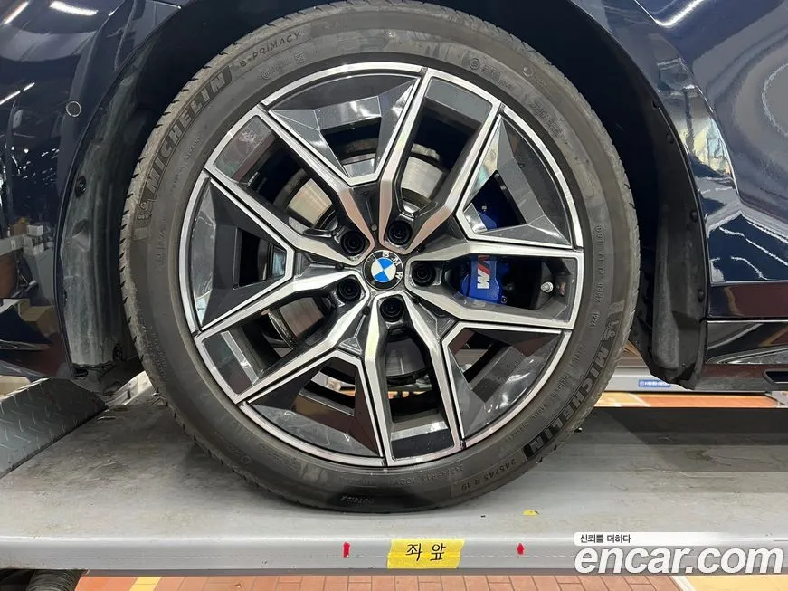 BMW 5-Series — фото 10