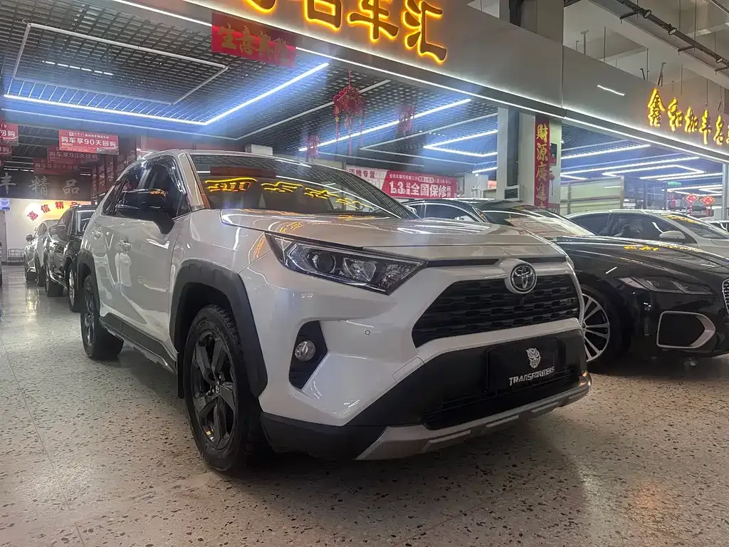 Toyota RAV4 2023 из CN, фото 7