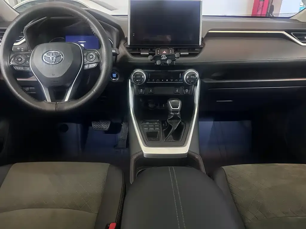 Toyota RAV4 2023 из CN, фото 3
