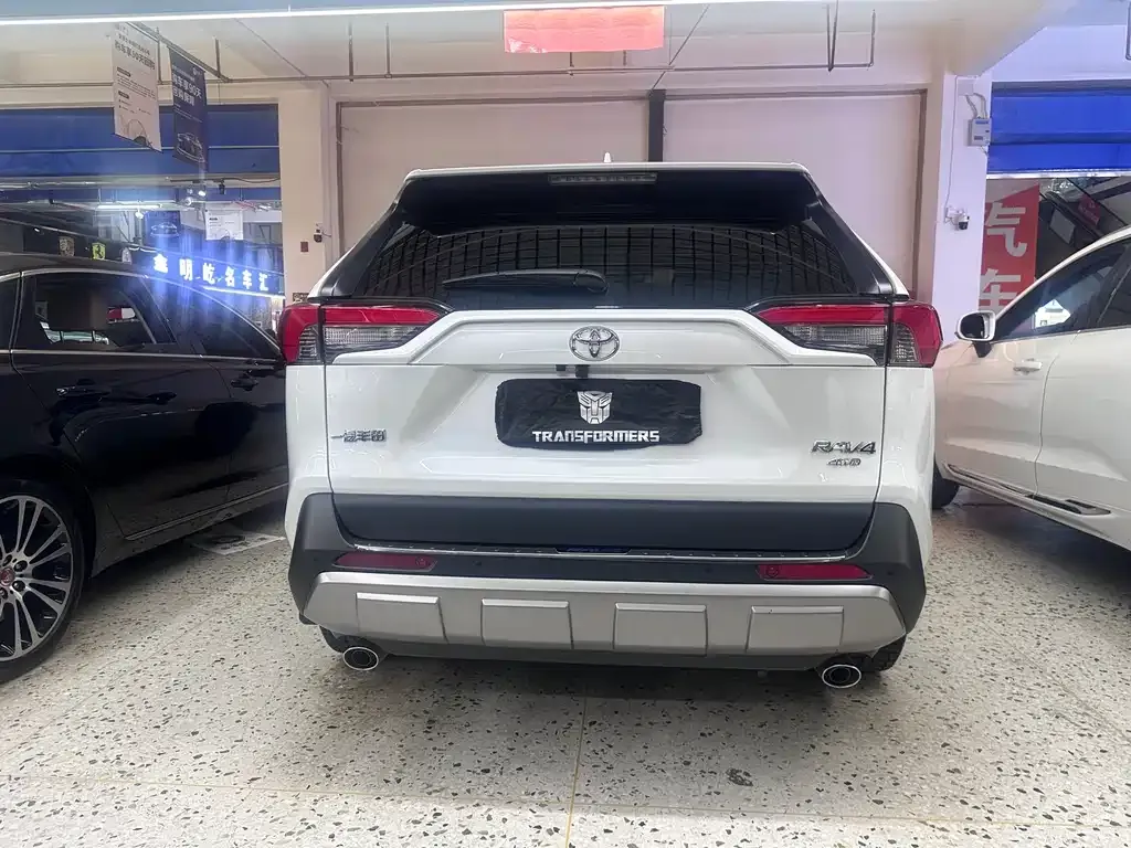 Toyota RAV4 2023 из CN, фото 9