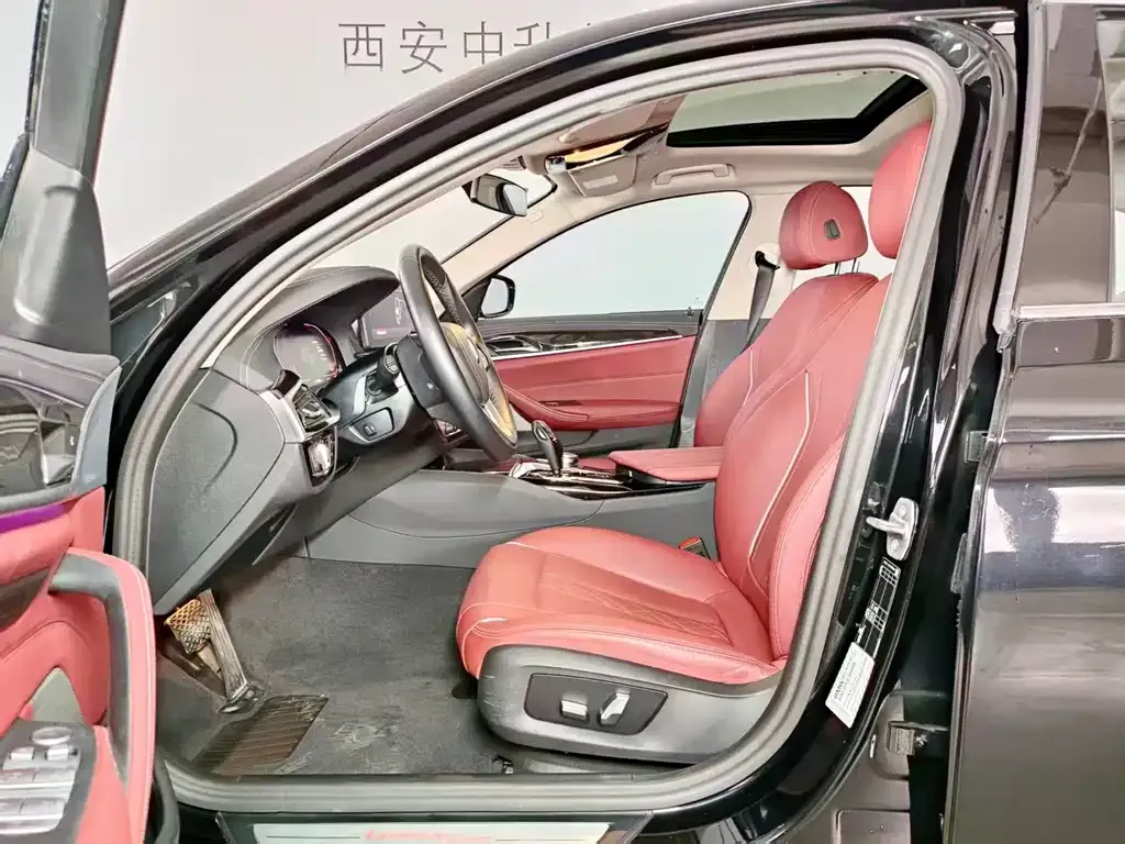 BMW 5 Series 2024 из CN, фото 8