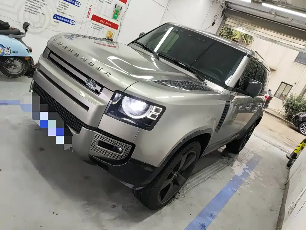 Land Rover Defender — фото 1