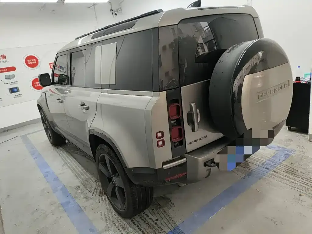 Land Rover Defender — фото 10