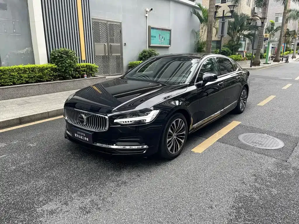 Volvo S90 — фото 1