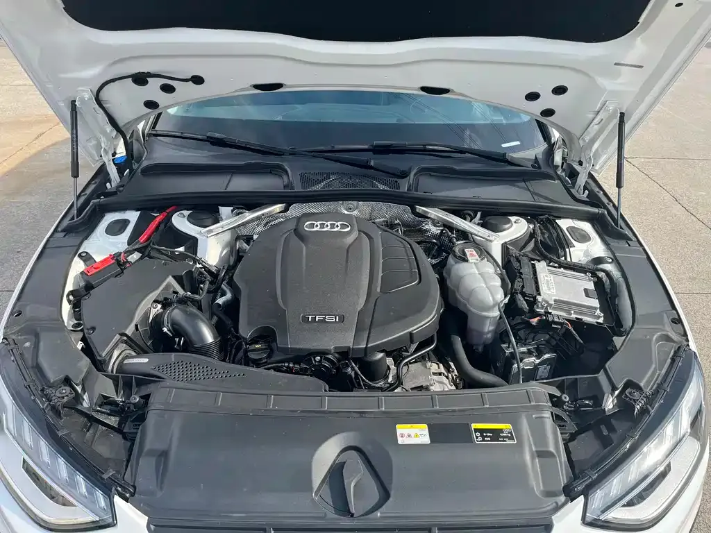 Audi A4L 2022 из CN, фото 4