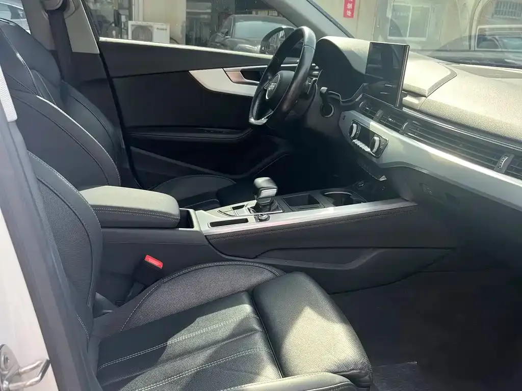 Audi A4L 2022 из CN, фото 3