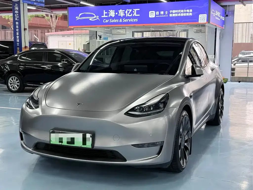 Tesla Model Y — фото 1