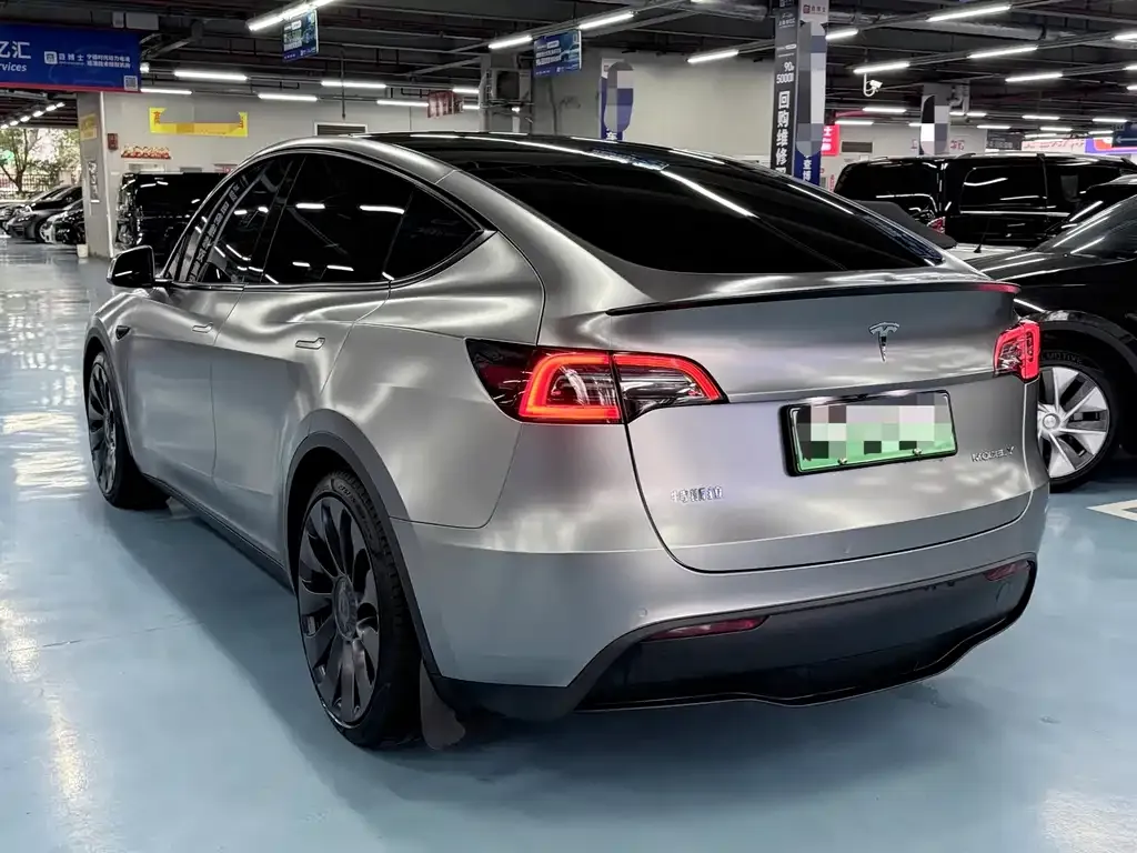 Tesla Model Y — фото 8
