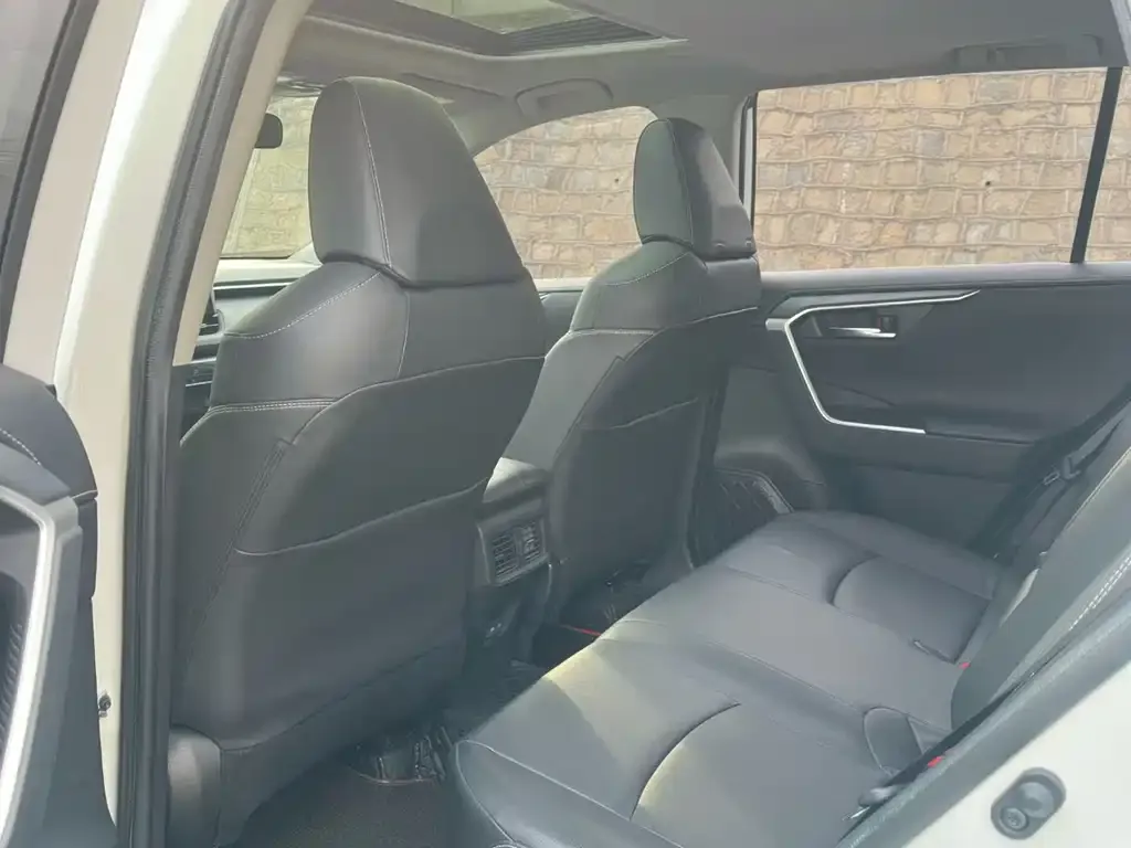 Toyota RAV4 2021 из CN, фото 2