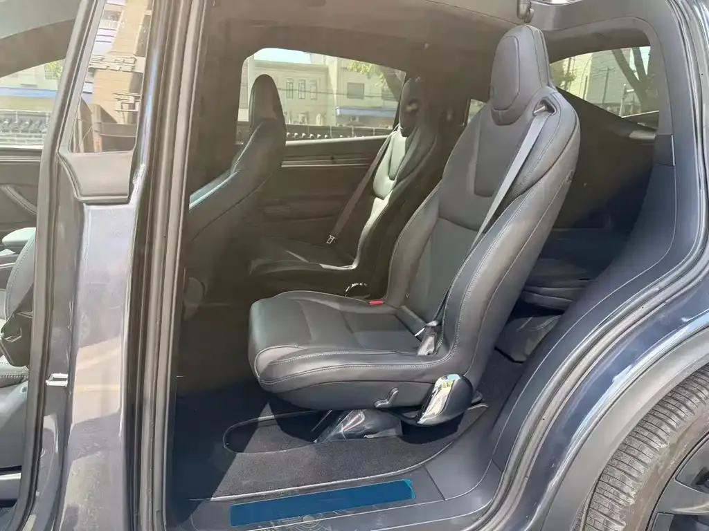 Tesla Model X — фото 7