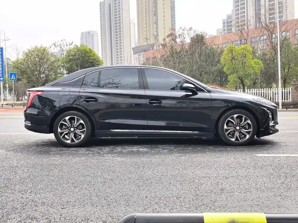 Hongqi E-QM5 2024 из CN, фото 4