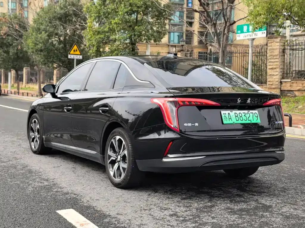 Hongqi E-QM5 2024 из CN, фото 10
