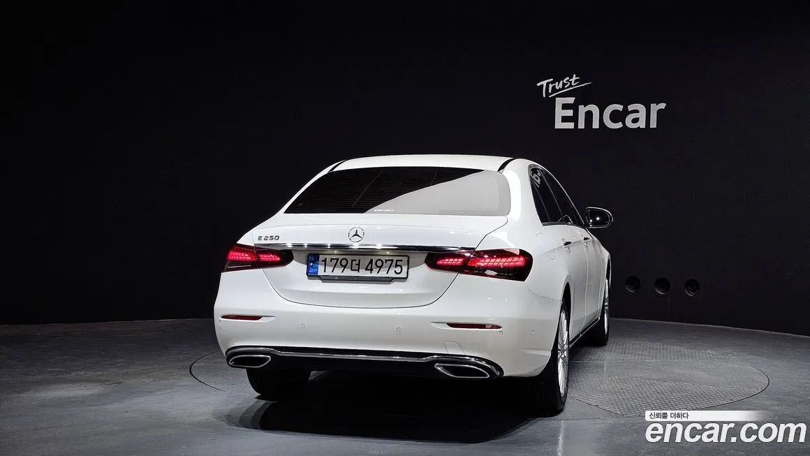 Mercedes-Benz E-Class — фото 5