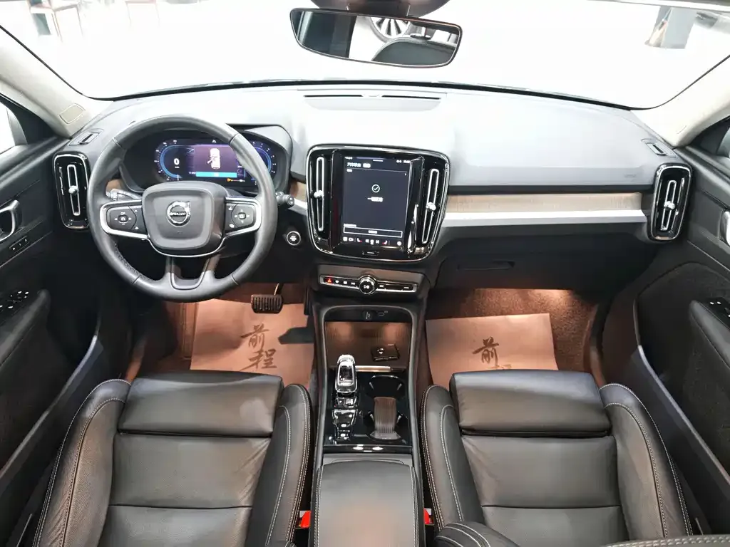 Volvo XC40 — фото 4