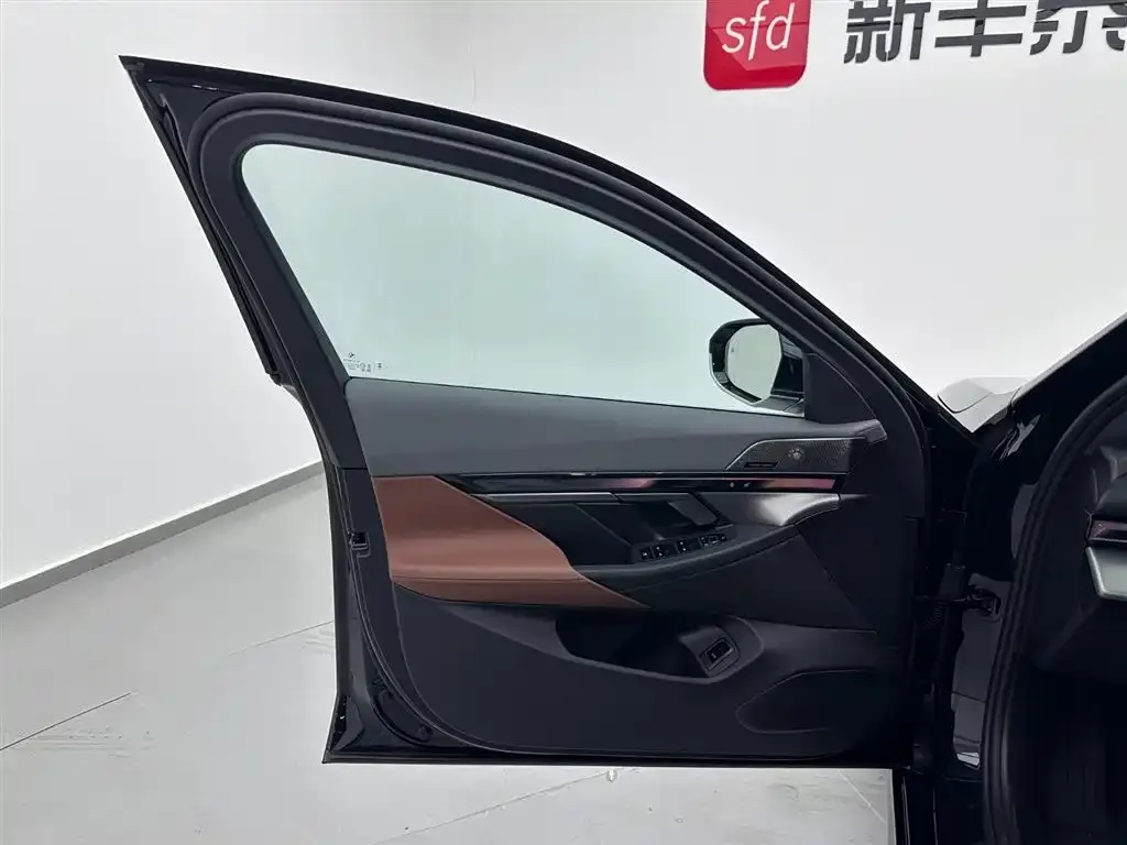 BMW i5 2025 из CN, фото 7