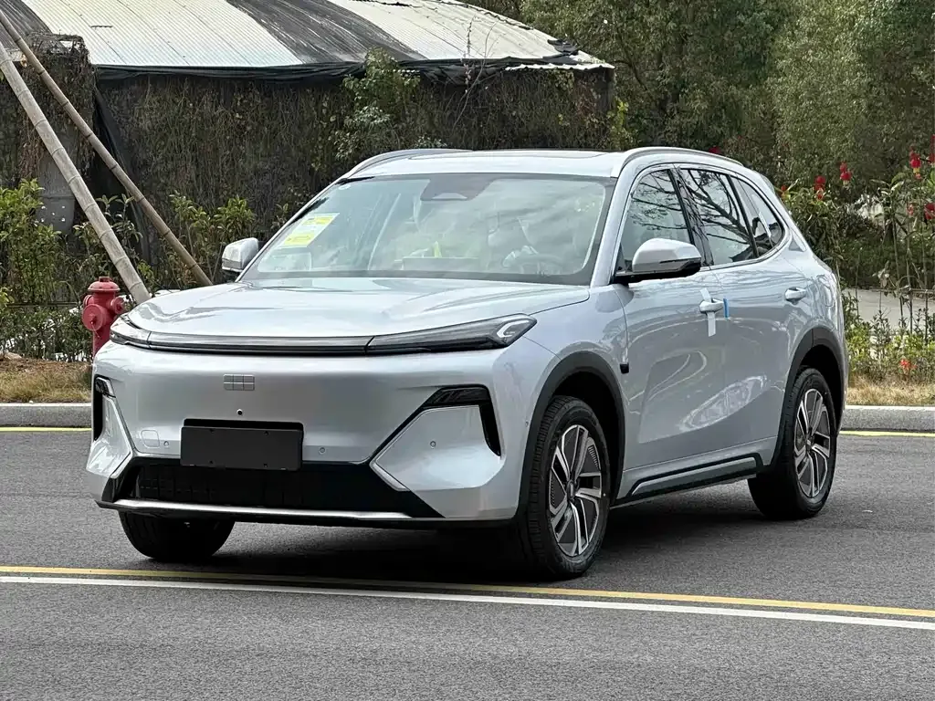 Geely 银河星舰7 — фото 1