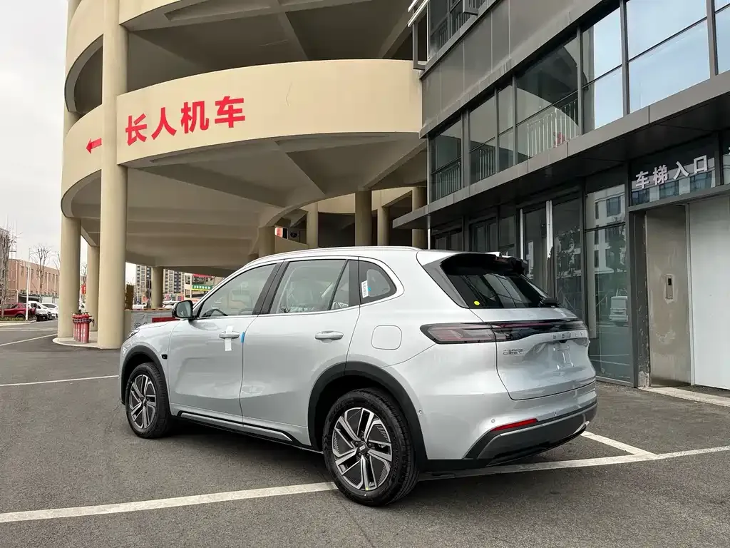 Geely 银河星舰7 — фото 7