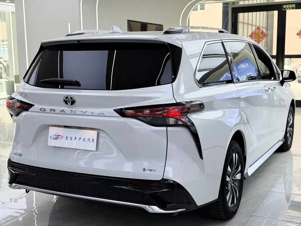 Toyota Granvia 2024 из CN, фото 6