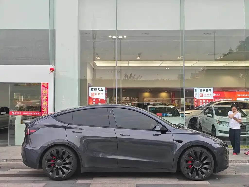 Tesla Model Y — фото 3