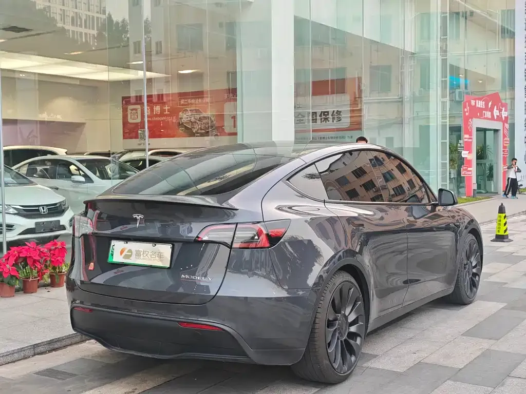 Tesla Model Y — фото 6