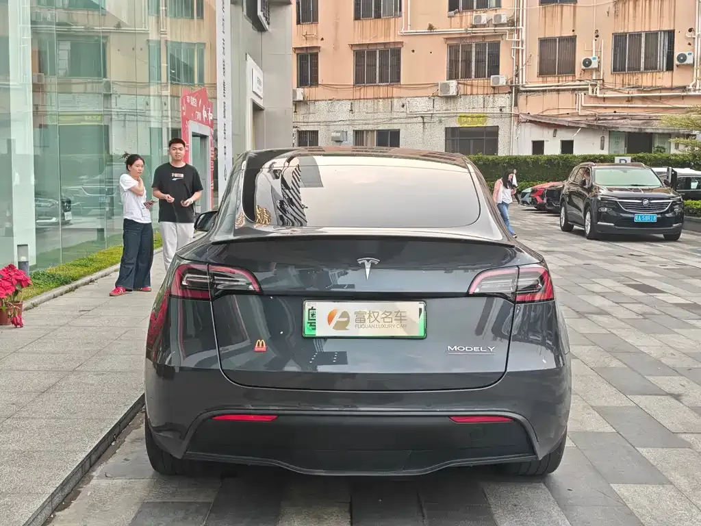 Tesla Model Y — фото 9