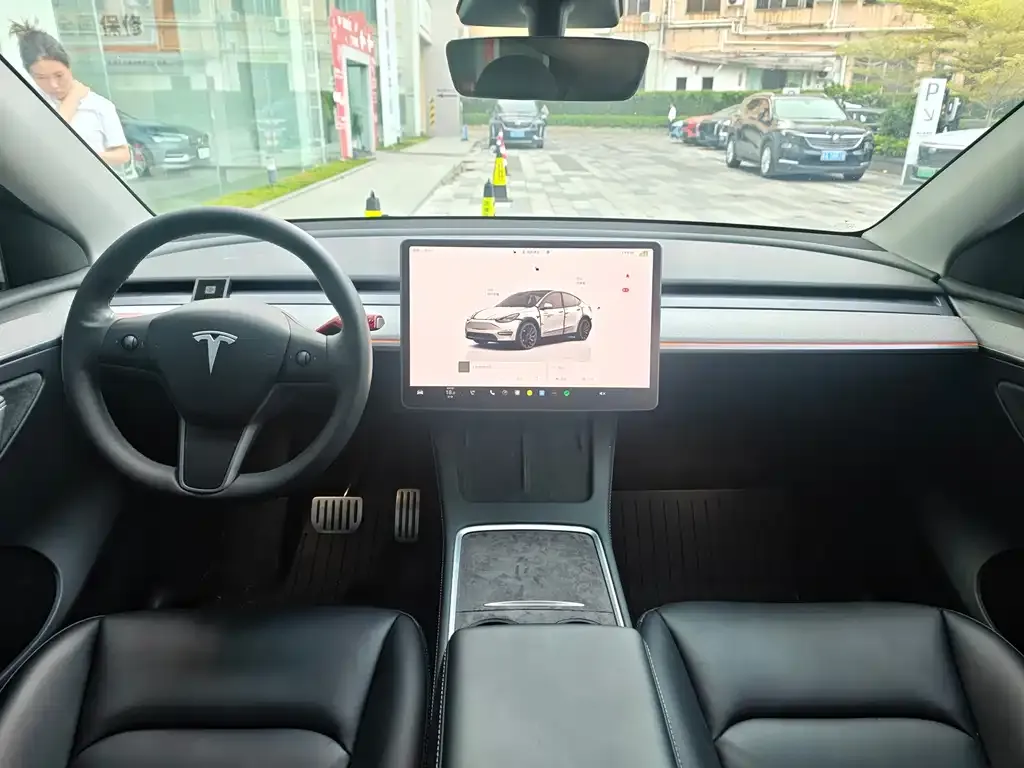 Tesla Model Y — фото 2