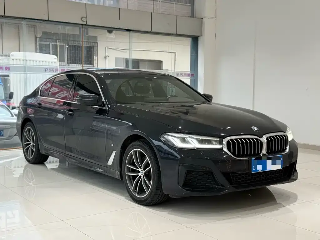 BMW 5 Series — фото 1