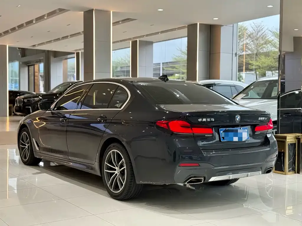 BMW 5 Series — фото 5