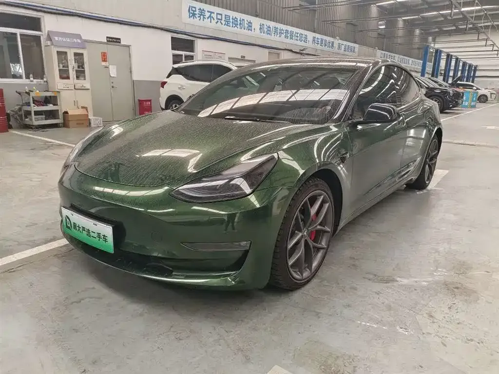 Tesla Model 3 — фото 1