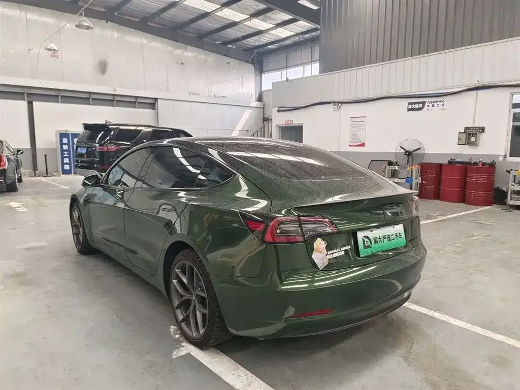 Tesla Model 3 — фото 4