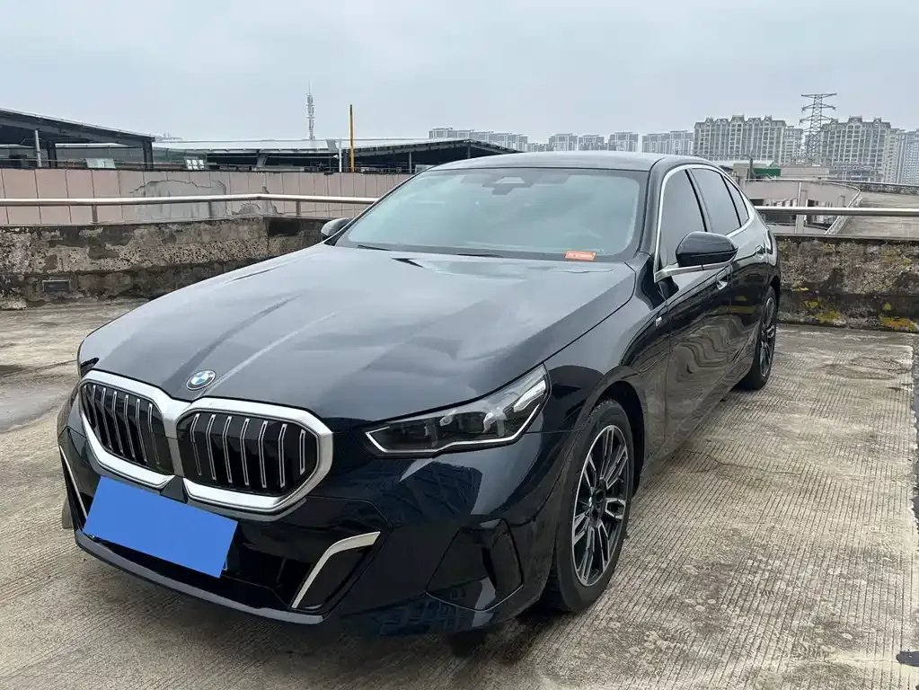 BMW 5 Series — фото 1
