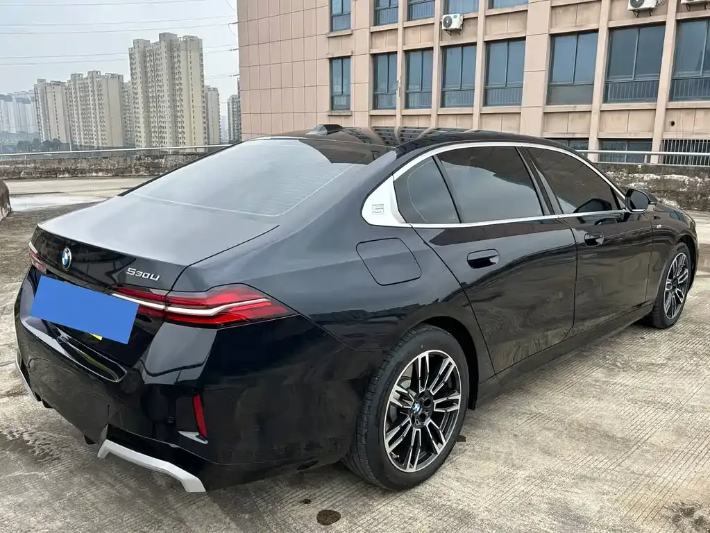 BMW 5 Series — фото 10