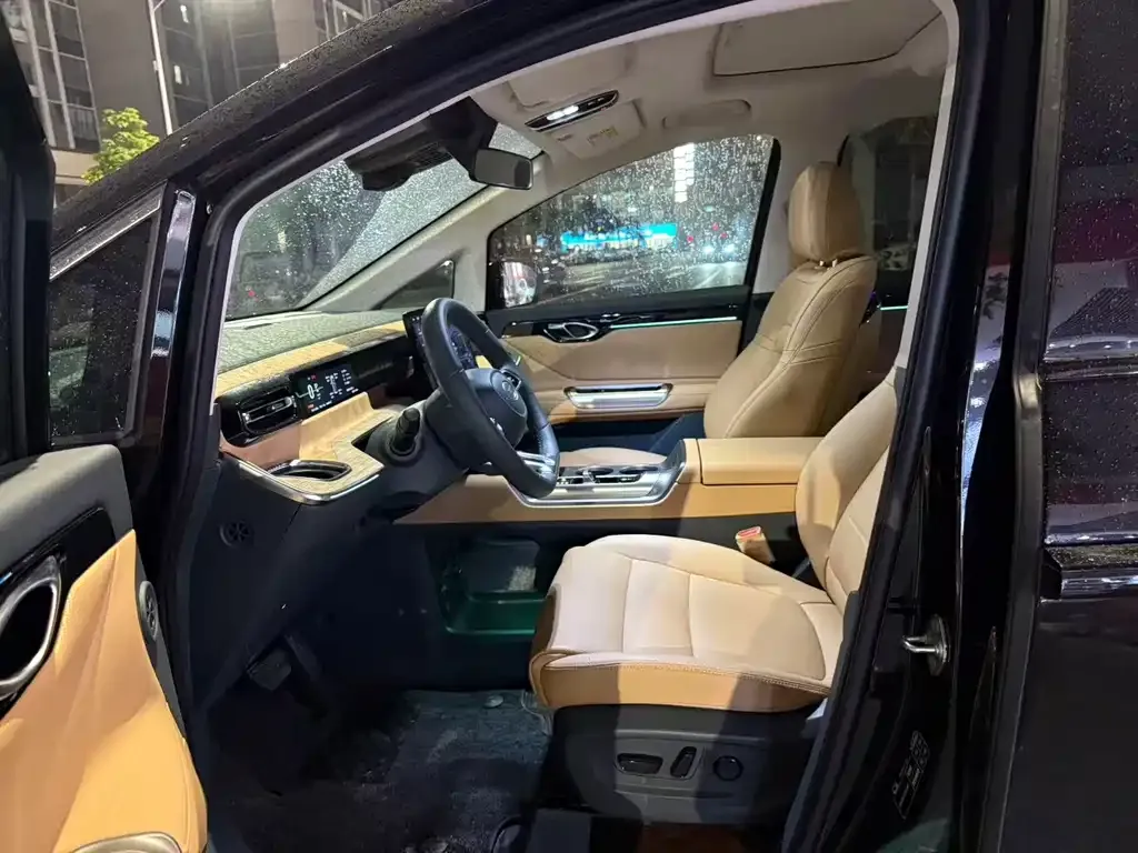 GAC Motor E8 Hybrid — фото 2